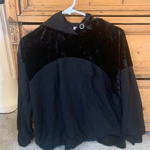 Black half velvet hoodie